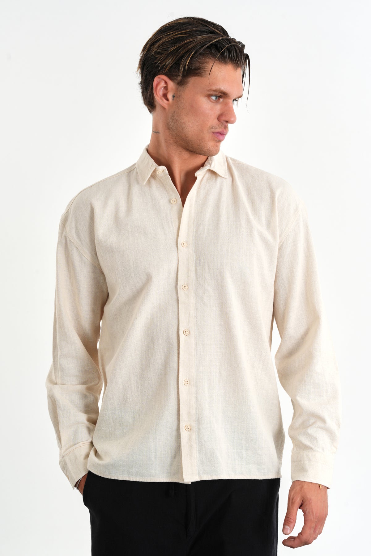 Bej Erkek Gömlek Altına Ne Giyilir? - Redline